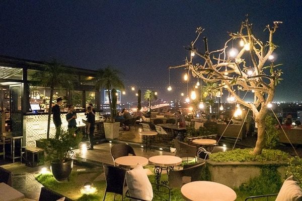 den-day-ngoai-troi-khong-gian-chill