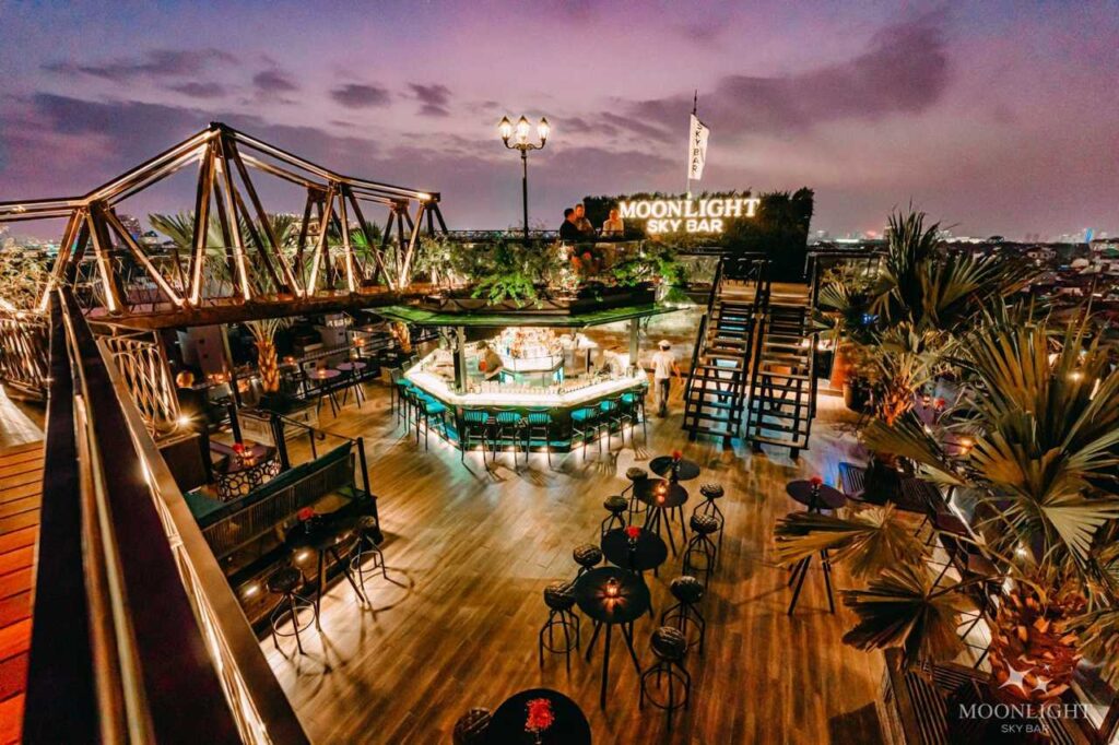 Thiet-ke-rooftop-bar-sang-chanh-view-dep-vbm