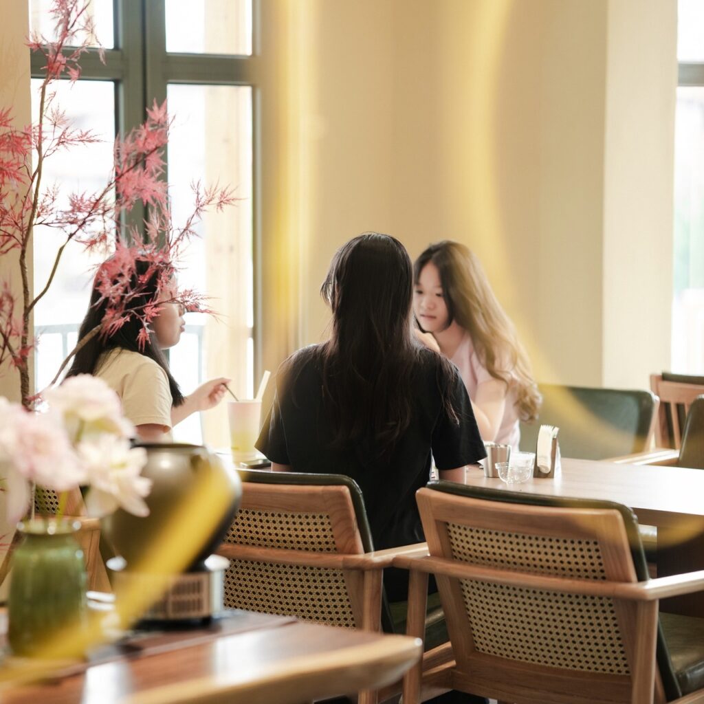 Thiet-ke-quan-cafe-khong-gian-lam-viec-yen-tinh-vbm